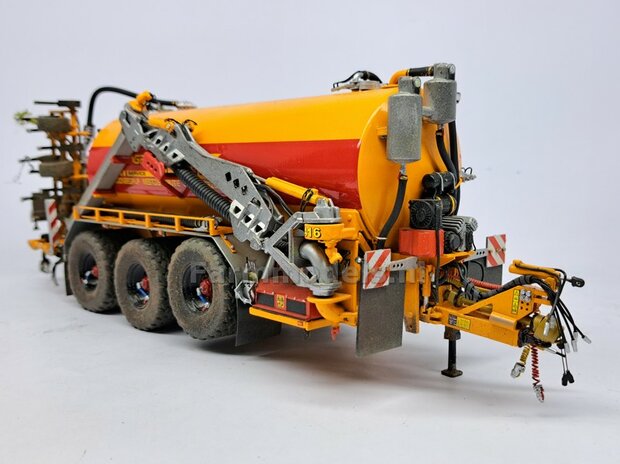 &Oslash; 46.8 mm: 2x Vredestein Flotation Pro Banden met ZWART GLANS gespoten Velgen  1:32   Farmmodels Premium Line Series  