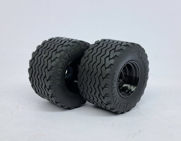 &Oslash; 46.8 mm: TEBBE HS 240: 2x Vredestein Flotation Pro Banden met ZWART GLANS gespoten Velgen 1:32 Premium Line Series  