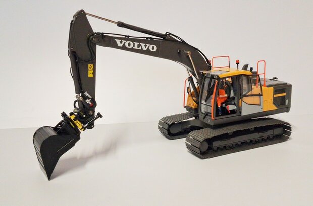 BOUWKIT: Engcon EC326 Draaikantelstuk met gripper Giekaansluiting Pen Koppeling naar S70 koppeling bak &amp; hulpstukken. Resin ZWART GLANS en GEEL Gespoten geleverd 1:32 