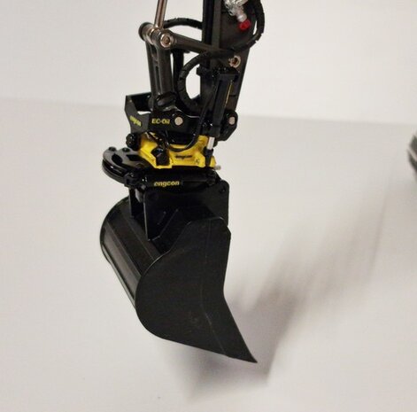 BOUWKIT: Engcon EC326 Draaikantelstuk met gripper Giekaansluiting Pen Koppeling naar S70 koppeling bak &amp; hulpstukken. Resin ZWART GLANS en GEEL Gespoten geleverd 1:32 