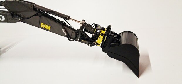 BOUWKIT: Engcon EC326 Draaikantelstuk met gripper Giekaansluiting Pen Koppeling naar S70 koppeling bak &amp; hulpstukken. RESIN BLANK geleverd 1:32 