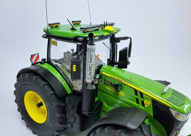 50x Zelfklevende RODE GLIMMERS/ REFLECTOREN  Type S8  afmeting: 1 x 5 mm  Kleur: HELDER ROOD  Farmmodels.nl