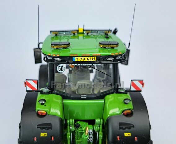 50x Zelfklevende GROENE GLIMMERS/ REFLECTOREN  Type S8  afmeting: 1 x 5 mm  Kleur: HELDER GROEN  Farmmodels.nl