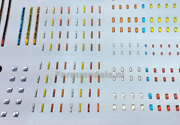 20x Zelfklevende RODE GLIMMERS/ REFLECTOREN  Type S11  afmeting: 1,5 x 3 mm  Kleur: HELDER ROOD  Farmmodels.nl