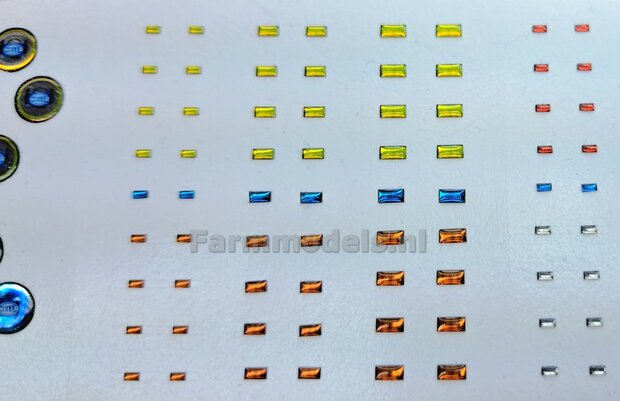50x Zelfklevende RODE GLIMMERS/ REFLECTOREN  Type S11  afmeting: 1,5 x 3 mm  Kleur: HELDER ROOD  Farmmodels.nl