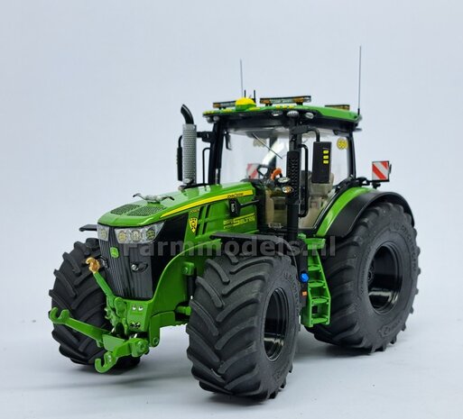&Oslash; 70.3 x 30.4 mm: JOHN DEERE 7R &amp; 8R: 2x Michelin Axiobib2 Banden + RESIN Velgen ZWART GLANS gespoten geleverd 1:32  Farmmodels Premium Line Series  