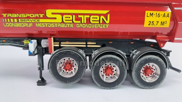 2x FAD Naafdop &Oslash; 8mm  Resin, KRAMPE ROOD  (Vicon HP1600 Margemodels ROOD) gespoten geleverd  1:32  Farmmodels 