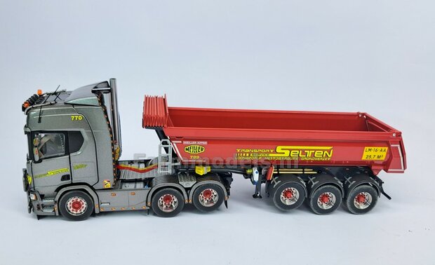 20x Zelfklevende ORANJE GLIMMERS/ REFLECTOREN  Type 22  afmeting: 1,5 x 3 mm  Kleur: HELDER ORANJE  Farmmodels.nl