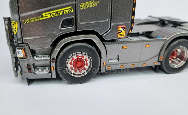 2x SCANIA VOORAS Planeetkappen met SCANIA GRIFFIOEN logo &Oslash; 8.9 mm Materiaal RESIN, ANTRACIET gespoten geleverd 1:32  Farmmodels Custom Line