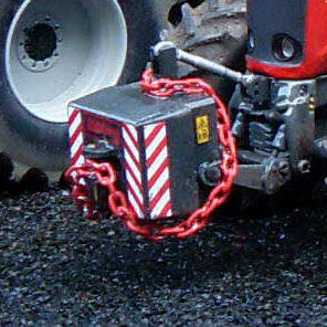 25cm MF RODE (SLEEP-) KETTING GROF, MASSEY FERGUSON 9S ROOD gespoten geleverd. Lengte per schakel ongeveer 3,3 mm 1:32 
