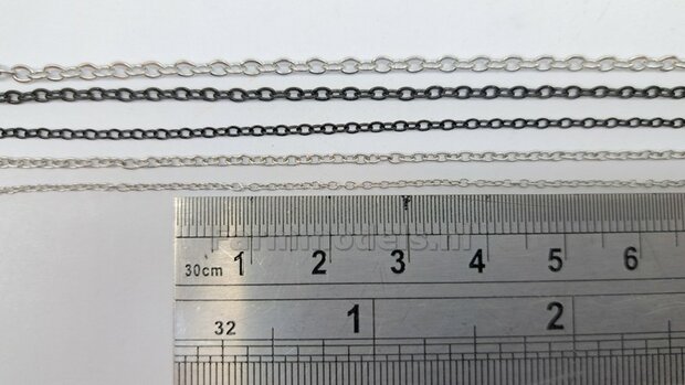 50cm KETTING MIDDEL, ZWART Geleverd. Lengte per schakel ongeveer  2,2 tot 2,4mm 1:32 