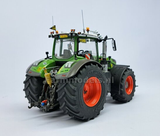 &Oslash; 70.6 x 30.4 mm: MASSEY FERGUSON 9S: 2x Michelin Axiobib2 Banden + RESIN Velgen BLANK geleverd 1:32     Premium Line Series  