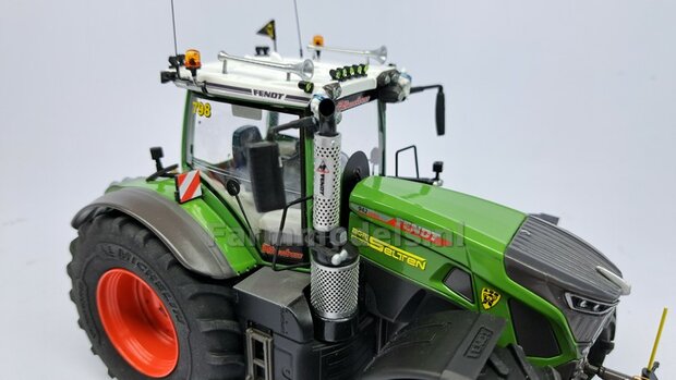 &Oslash; 70.6 x 30.4 mm: MASSEY FERGUSON 9S: 2x Michelin Axiobib2 Banden + RESIN Velgen BLANK geleverd 1:32     Premium Line Series  