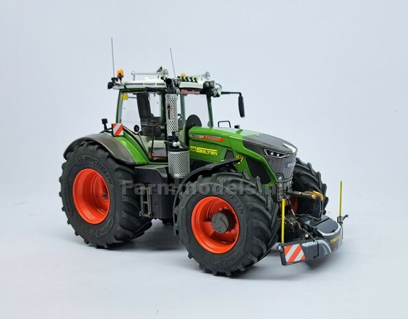 &Oslash; 70.6 x 30.4 mm: MASSEY FERGUSON 9S: 2x Michelin Axiobib2 Banden + RESIN Velgen BLANK geleverd 1:32     Premium Line Series  