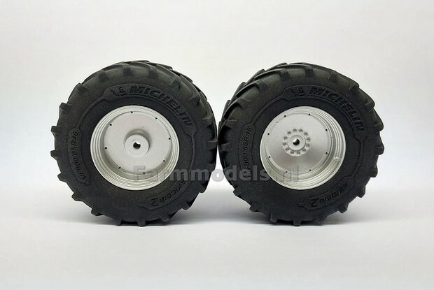 &Oslash; 70.6 x 30.4 mm: MASSEY FERGUSON 9Sg: 2x Michelin Axiobib2 Banden + Resin Velgen ALU-METALIC Gespoten geleverd 1:32   Premium Line Series  