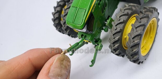 "COVER" Topstang DELUXE lengte 22.3mm met 1x VANGHAAK aansluiting. Geleverd in JD 7R 310 GROEN + 2x messing as t.b.v. details  1:32