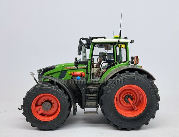 &Oslash; 67.7 x 31.2 mm: FENDT 728: 2x Vredestein Banden met RESIN velgen BLANK Geleverd  1:32   Farmmodels Premium Line Series 