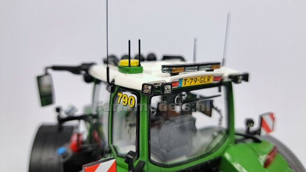 &Oslash; 67.7 x 31.2 mm: FENDT 728: 2x Vredestein Banden met RESIN velgen BLANK Geleverd  1:32   Farmmodels Premium Line Series 