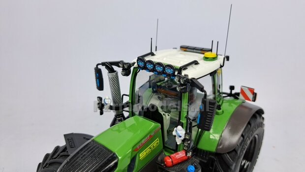 &Oslash; 67.7 x 31.2 mm: FENDT 728: 2x Vredestein Banden met RESIN velgen BLANK Geleverd  1:32   Farmmodels Premium Line Series 