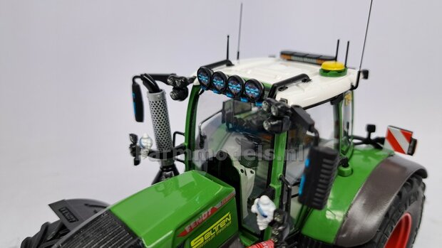&Oslash; 67.7 x 31.2 mm: FENDT 728: 2x Vredestein Banden met RESIN velgen FENDT TERRA RED Gespoten geleverd  1:32   Farmmodels Premium Line Series 