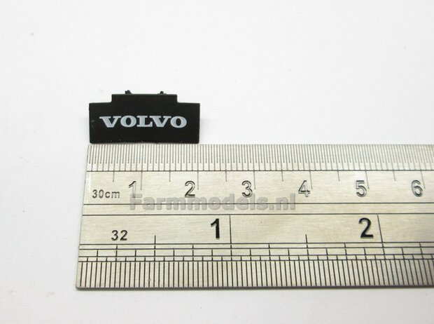 2x Spatlap met Volvo bedrukking ong. 20 x 7,5 mm, afkomstig voor de vooras Volvo truck Flexibel rubber 1:32