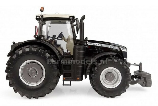 BLACK EDITION Massey Ferguson 8740 S LIM. ED. 750 st.  FREE GIFT VOORRUIT STICKERSET1:32 Universal Hobbies  UH7280    LEVERBAAR OKT. '26/AVAILABLE OCT. '26
