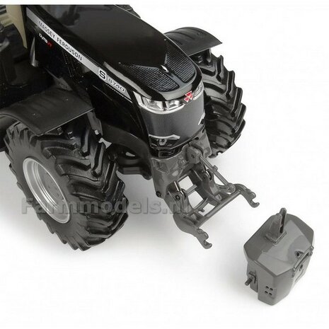 BLACK EDITION Massey Ferguson 8740 S LIM. ED. 750 st.  FREE GIFT VOORRUIT STICKERSET1:32 Universal Hobbies  UH7280    LEVERBAAR OKT. '26/AVAILABLE OCT. '26