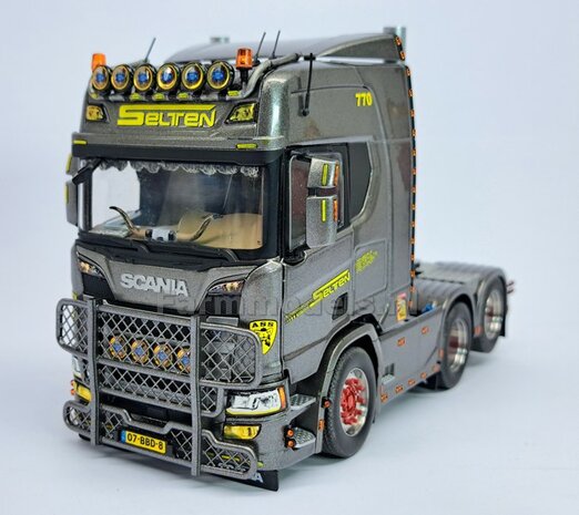 6x ronde &Oslash;6.1mm HELLA Zelfklevende WIT met GELE RAND reflecterende verstraler/glimmers Type R61 Kleur:  WIT/GEEL  