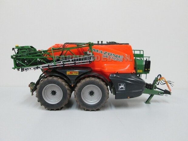 039. Amazone UX 11200 veldspuit op Fendt 718 banden