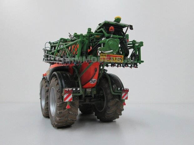 039. Amazone UX 11200 veldspuit op Fendt 718 banden