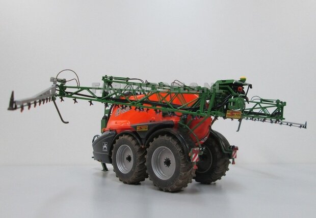 039. Amazone UX 11200 veldspuit op Fendt 718 banden