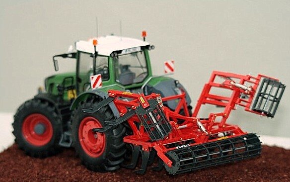 BOUWKIT: Evers Garron 5.1 Cultivator opklapbaar 1:32 