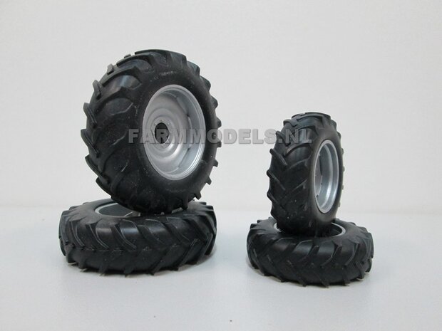 Banden set Case IH 1455 Schuco, vooras &Oslash; 42.4 mm/ achteras &Oslash; 57.6 mm, 1:32