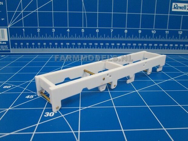 Universeel 3-as chassis met liftas functie, asafstand 51.56 mm (1:1 = 1650 mm) perfect als basis voor je zelfbouwchassis, 1:32, geleverd zonder assen / banden!!! (HTD)