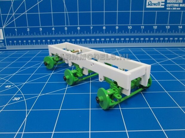 Universeel 3-as chassis (zonder banden en velgen) met liftas functie, asafstand 53.43 mm (1:1 = 1710 mm) perfect als basis voor je zelfbouwchassis, 1:32 (HTD)             