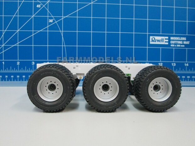 Universeel 3-as chassis (zonder banden en velgen) met liftas functie, asafstand 53.43 mm (1:1 = 1710 mm) perfect als basis voor je zelfbouwchassis, 1:32 (HTD)             