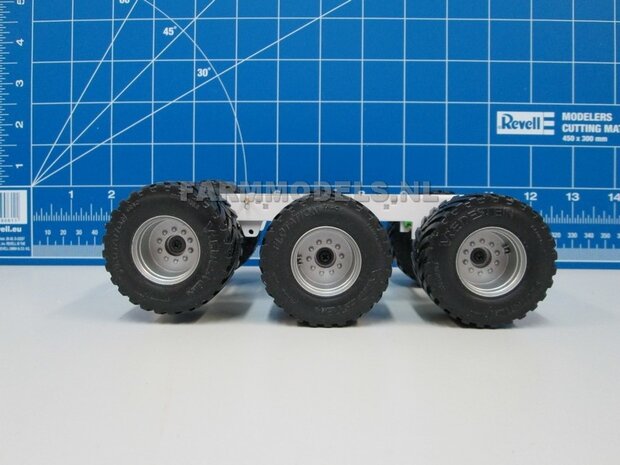 Universeel 3-as chassis met liftas functie, asafstand 56.65 mm (1:1 = 1810 mm) perfect als basis voor je zelfbouwchassis, 1:32, geleverd zonder assen / banden!!! (HTD)