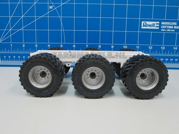 Universeel 3-as chassis met liftas functie, asafstand 56.65 mm (1:1 = 1810 mm) perfect als basis voor je zelfbouwchassis, 1:32, geleverd zonder assen / banden!!! (HTD)
