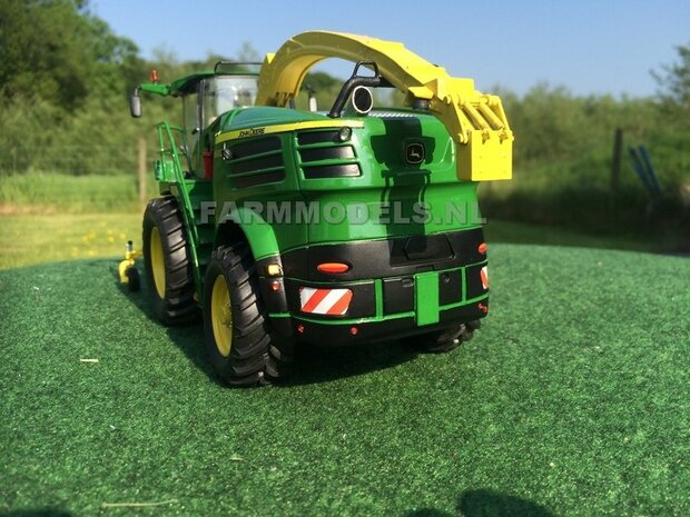 332. Nieuw John Deere 8600 model, overgespoten en verbouwd