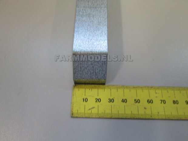 2x spatborden Gegalvaniseerd staal t.b.v. o.a. 3 asser carrier asafstand 1:1  180 cm , 25 mm x 169 mm 