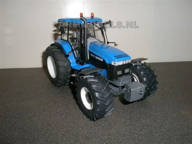 545. New Holland 8770A op bredere banden met bouwkit cultivator Lemken / Evers