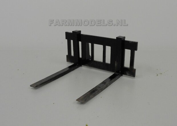 BOUWKIT: Palletvork set New Holland Shovel ROS voor o.a. snelwissel koppeling 510005 t/m 510095 &amp; Volvo VAB-STD van AT &amp; Claas Torion/ Liebherr L 556 van Wiking modellen 1:32