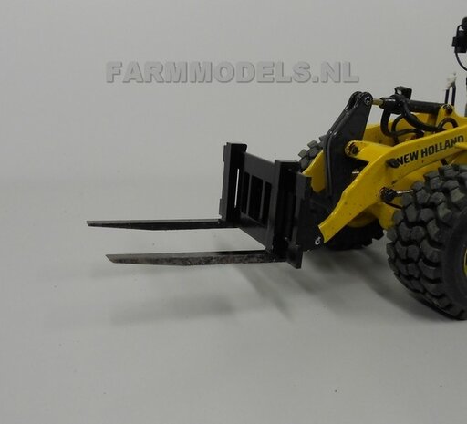 BOUWKIT: Palletvork set New Holland Shovel ROS voor o.a. snelwissel koppeling 510005 t/m 510095 &amp; Volvo VAB-STD van AT &amp; Claas Torion/ Liebherr L 556 van Wiking modellen 1:32