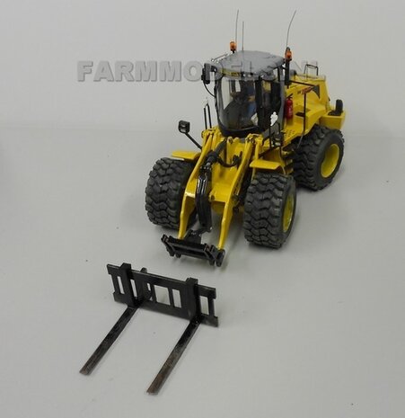 BOUWKIT: Palletvork set New Holland Shovel ROS voor o.a. snelwissel koppeling 510005 t/m 510095 &amp; Volvo VAB-STD van AT &amp; Claas Torion/ Liebherr L 556 van Wiking modellen 1:32