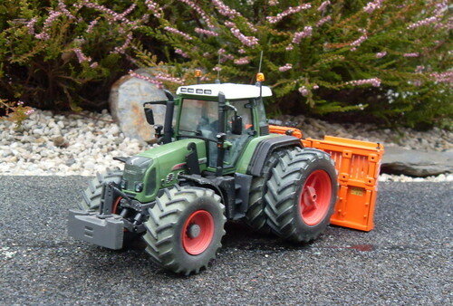 153. Fendt 820 met dubbellucht (klik op foto voor meer 