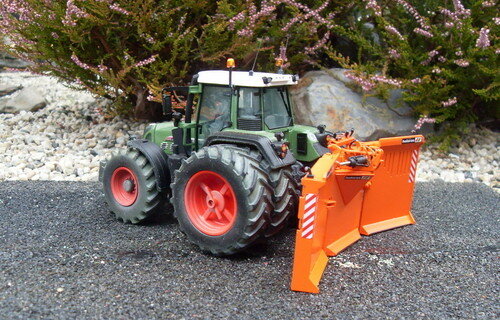 153. Fendt 820 met dubbellucht (klik op foto voor meer 