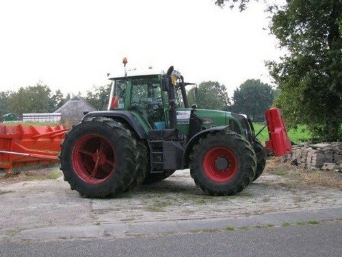 153. Fendt 820 met dubbellucht (klik op foto voor meer 