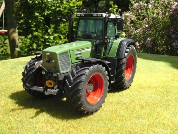 167. Fendt 824 met Valta T191 banden