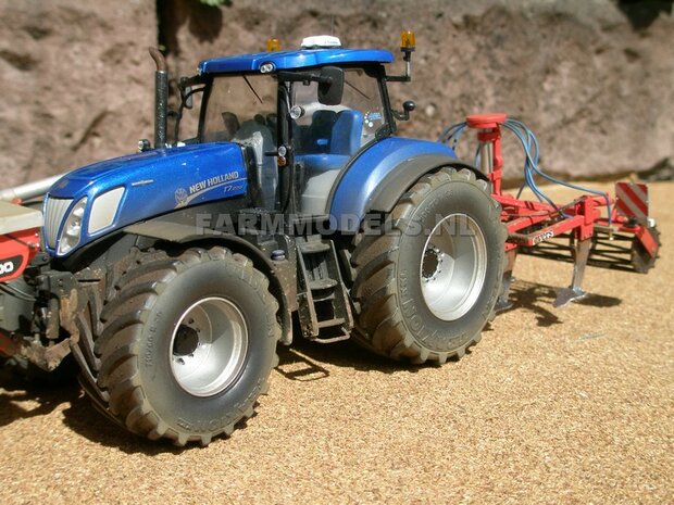 551. New Holland op Vredestein Traxion XXL banden