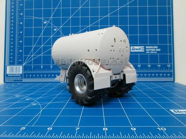 Dissel Recht t.b.v. (enkel asser BASIS) mesttank, Bouwpakket 1:32 (HTD)